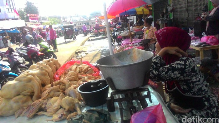 Beredar Seruan Mogok, Pedagang Ayam di Bogor Hari Ini Tetap Jualan