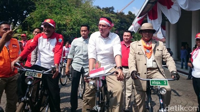 Ikut Tak Beri Hormat Saat Upacara, Ahok: Kata Protokoler Nggak Perlu Ikut Tak Beri Hormat Saat Upacara, Ahok: Kata Protokoler Nggak Perlu