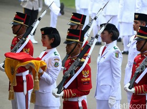 Ditanya Jokowi  Soal Pembawa Bendera, Cia: Jujur, Saya Nggak Bisa Jawab