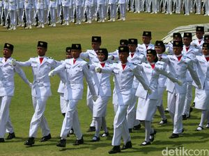 Daftar Nama Petugas Upacara 17 Agustus 2023: Pengibar Bendera-Pembawa Baki