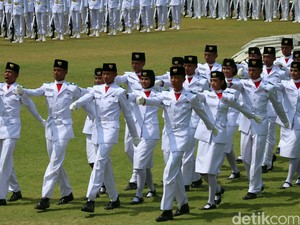 Daftar Nama Petugas Upacara 17 Agustus 2023: Pengibar Bendera-Pembawa Baki