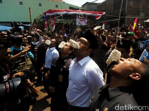 Rayakan 70 Tahun RI, Ridwan Kamil Ikut Lomba Makan Kerupuk