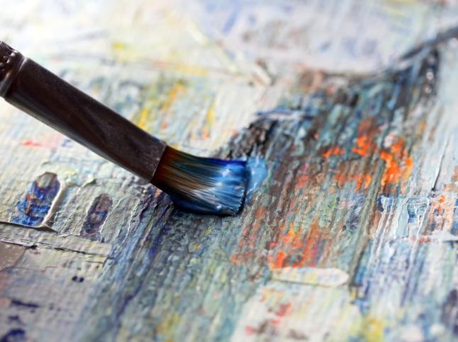 Pelukis-pelukis Andal yang Sukses Berkarya dengan Goresan Mulutnya