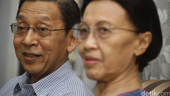 Menyapa Boediono dan Herawati di Hari Tua: Urus Cucu dan Olahraga