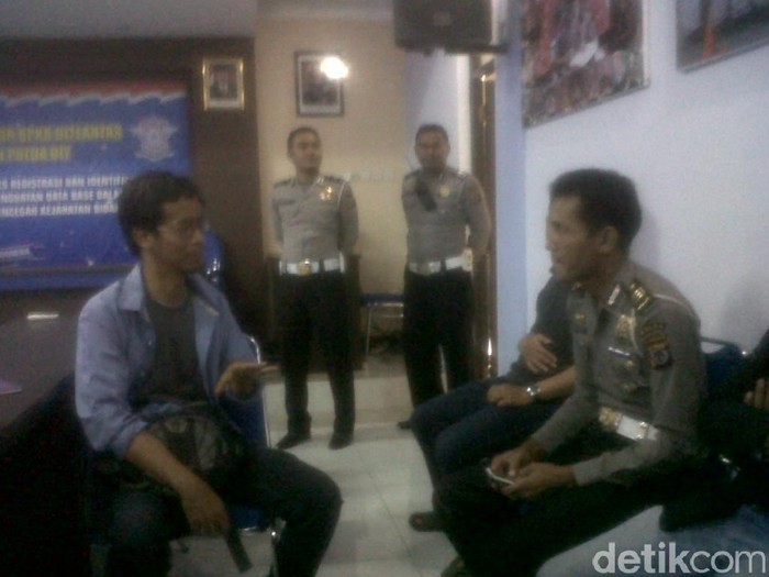 Pertanyakan Pengawalan Moge, Elanto dan Warga Datangi Ditlantas Polda DIY
