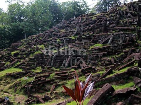 Tentang Gunung Padang, Situs Prasejarah yang Disambangi Kapolda Jabar