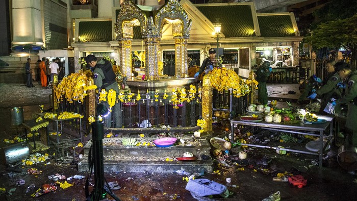 Rusak Akibat Ledakan Bom, Patung di Kuil Erawan Mulai Diperbaiki