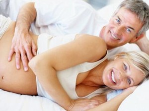 Berhubungan Intim Saat Istri Hamil Picu Kontraksi, Benarkah?