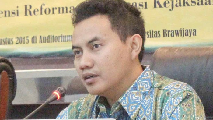 Fachrizal Afandi, adalah Dosen Hukum Pidana Fakultas Hukum Universitas Brawijaya yang saat ini sedang menempuh studi doktoral di Universitas Leiden Belanda