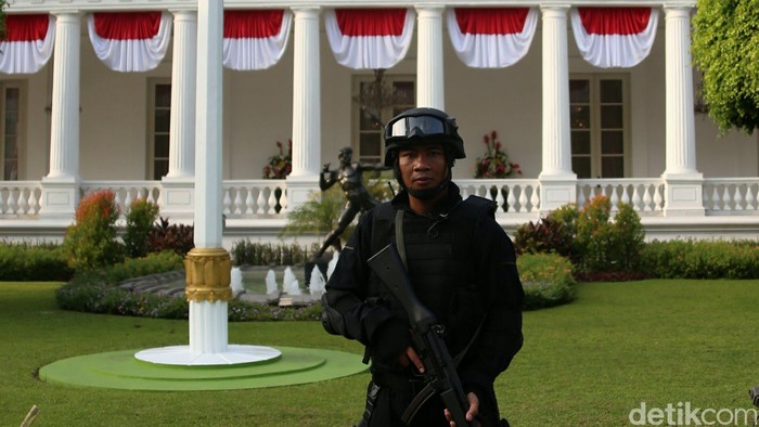 Wiranto Bertemu Presiden Jokowi, Bahas Reshuffle?