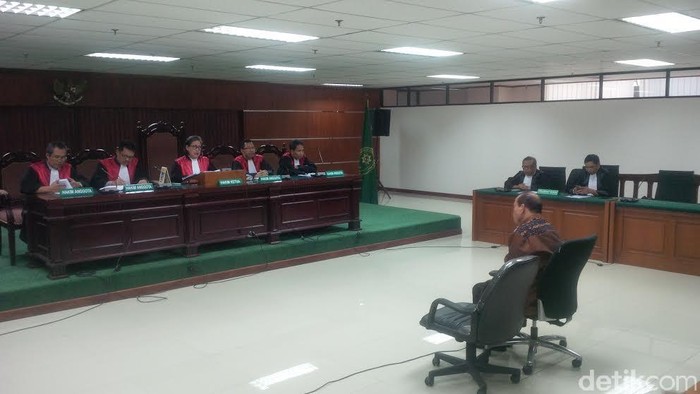 Hakim: Perbuatan Sutan Bertentangan dengan Slogan Antikorupsi yang Didengungkan