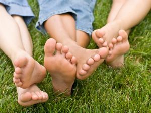 Mengapa Kedua Kaki Kita Punya Ukuran yang Berbeda?