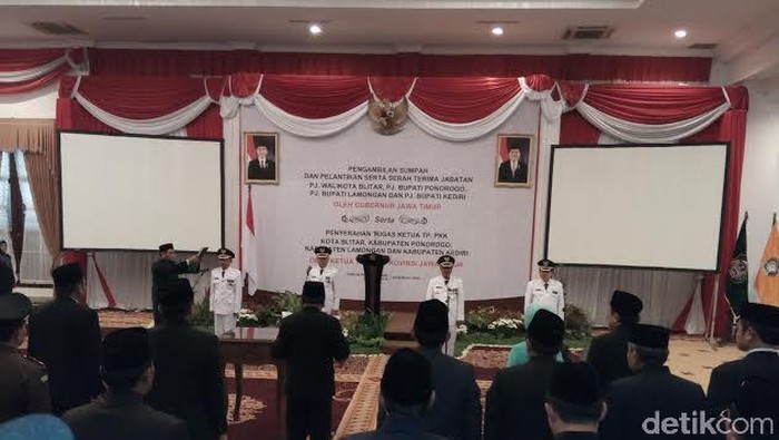 Gubernur Jawa Timur Lantik Empat Kepala Daerah