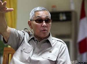 Hari-hari Try Sutrisno: Masjid, Nonton Wayang Kulit, sampai Keroncong