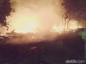 Puluhan Kios Buah di Lhok Nibong Aceh Timur Terbakar
