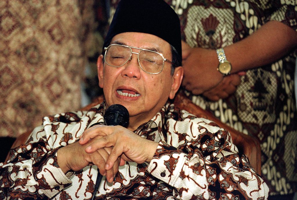 Kiai Haji Abdurrahman Wahid, akrab dipanggil Gus Dur (lahir di Jombang, Jawa Timur, 7 September 1940  meninggal di Ciganjur, 30 Desember 2009 pada umur 69 tahun)[1] adalah tokoh Muslim Indonesia dan pemimpin politik yang menjadi Presiden Indonesia yang keempat dari tahun 1999 hingga 2001.