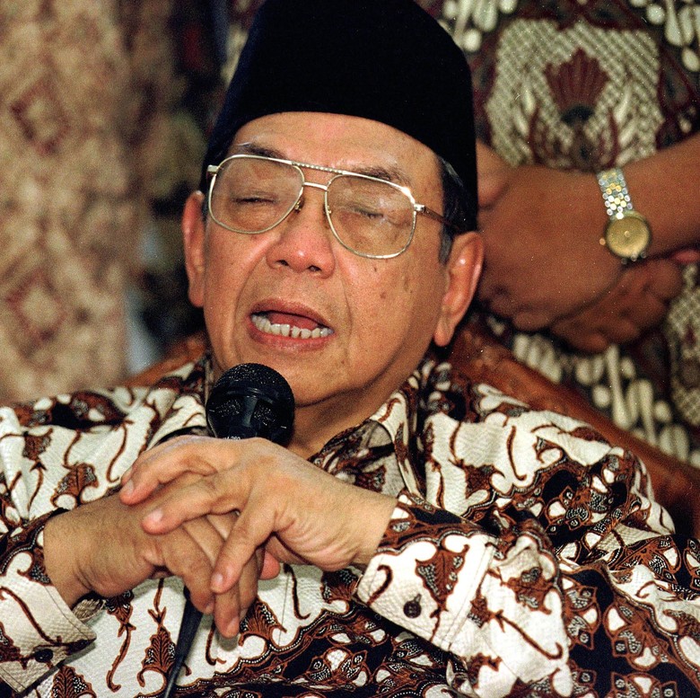 Belajar dari Ulah Santri Gus Dur Saat Mencuri Ikan di Kolam Kiainya Belajar dari Ulah Santri Gus Dur Saat Mencuri Ikan di Kolam Kiainya