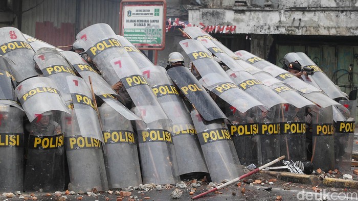 1.000 Polisi Dikerahkan Mengamankan Relokasi Kampung Pulo