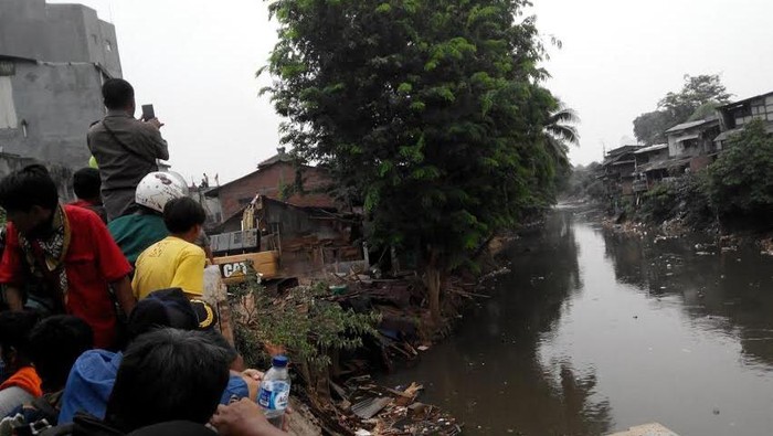 Alat Berat yang Dibakar Ditarik, yang Baru Sudah Merapat ke Kampung Pulo