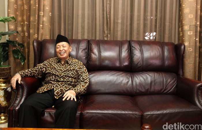 Mantan Wakil presiden Hamzah Haz saat berbincang bersama detikcom dikediamannya, Jakarta, Kamis (13/08/2015). Grandyos Zafna/detikcom