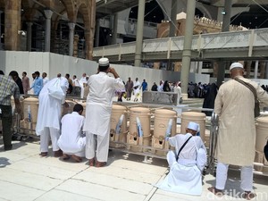 Makkah Terik Suhu 44-45 Derajat, Alhamdulillah Zam-zam Melimpah