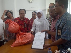Kemensos Tunggu Asuransi Lihat Uang Keluarga Miskin di Trigana yang Rusak