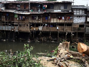 Wali Kota Rotterdam Soroti Warga Jakarta Buang Sampah Sembarangan ke Sungai