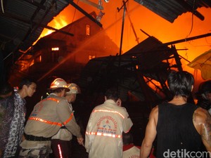Pasar Tengah Pontianak Terbakar Hebat