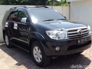 KPK Sita Mobil Fortuner Gubernur Gatot yang Dipakai untuk Suap Hakim PTUN