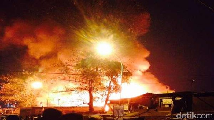 Kebakaran di Kemayoran Menghanguskan 150 Petak Bedeng, Api dari Korsleting