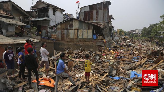 Kampung Pulo, Kampung Melayu, Jakarta Timur direlokasi demi normalisasi Ciliwung pada masa kepemimpinan Gubernur Basuki Tjahaja Purnama 