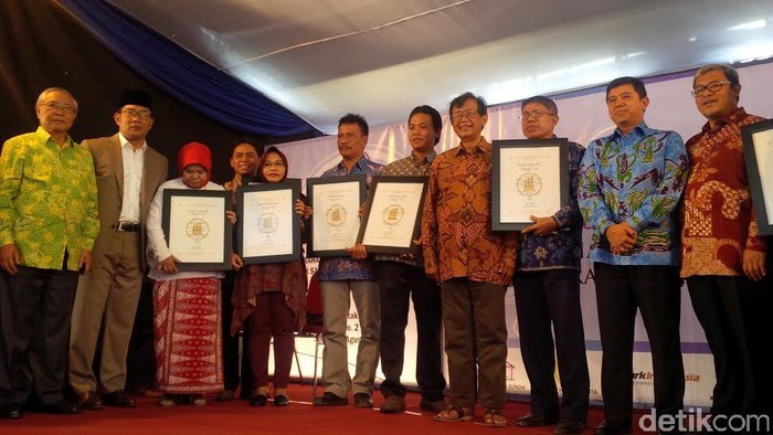 Ini Sembilan Sastrawan yang Mendapat Hadiah Sastra Rancage 2015