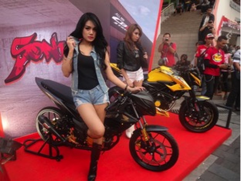 Warga Jakarta Sambut Antusias Dua Motor Sport Baru Honda Warga Jakarta Sambut Antusias Dua Motor Sport Baru Honda