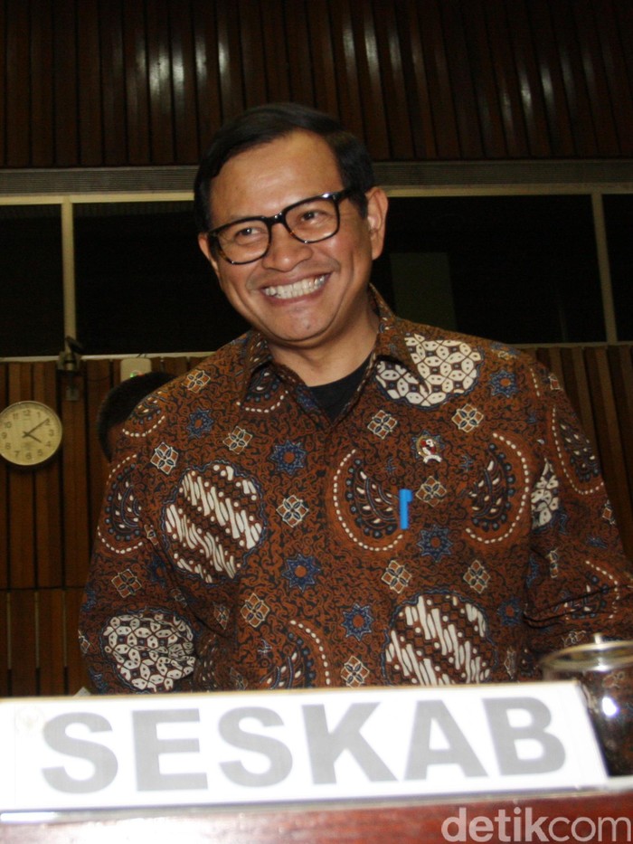 Risma Tak Ada Lawan, Istana Isyaratkan Tak Akan Keluarkan Perppu