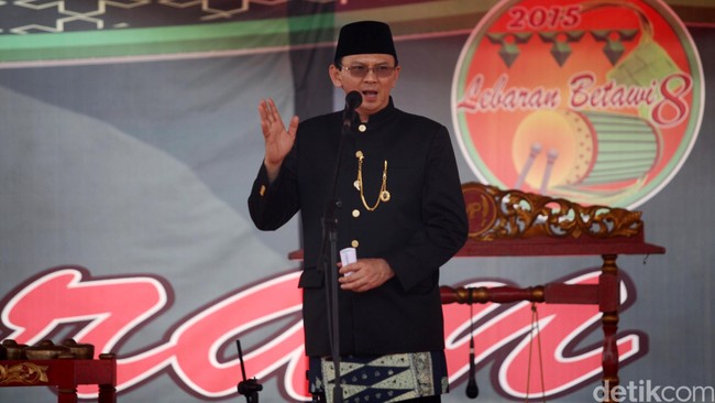 Aksi Ahok Basmi Asap Rokok di Mal