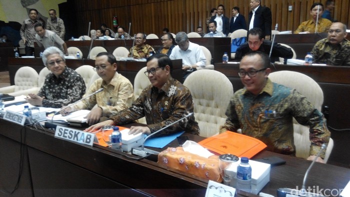 Belasan Tahun Jadi Anggota DPR, Pramono Datangi Senayan Sebagai Seskab