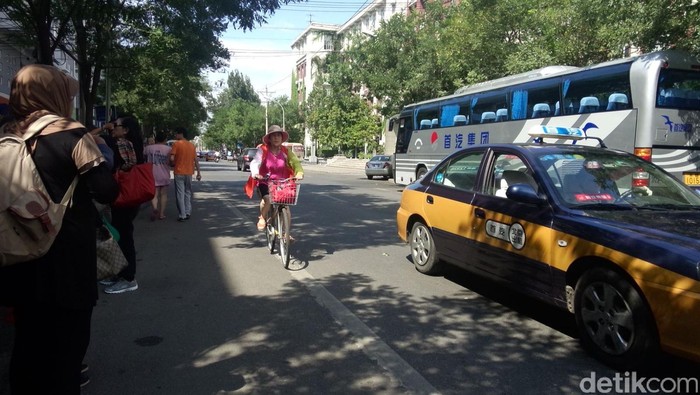 Tak Mudah Punya Mobil Pribadi di China, Harus Ikut Undian Dulu