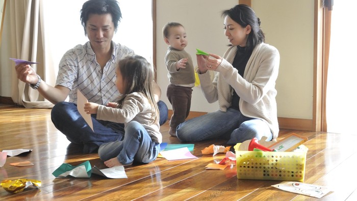 Berbagi Tugas dalam Mengasuh Anak Bikin Kehidupan Seks Lebih Memuaskan