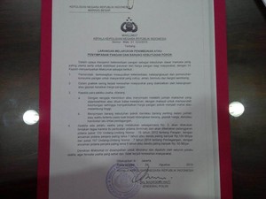 Polisi Tempel Imbauan Jangan Timbun Bahan Pangan di Pasar Tradisional di Jakarta