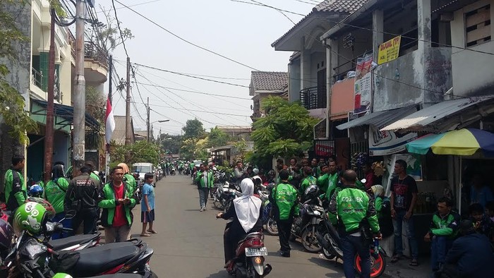 Melihat Semangat Persaudaraan Ratusan Go-Jek untuk Sugeng