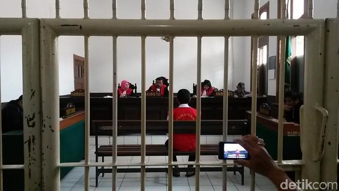 Bunuh Mantan Pacar Karena Ditagih Cincin, Wanda Divonis 18 Tahun Penjara