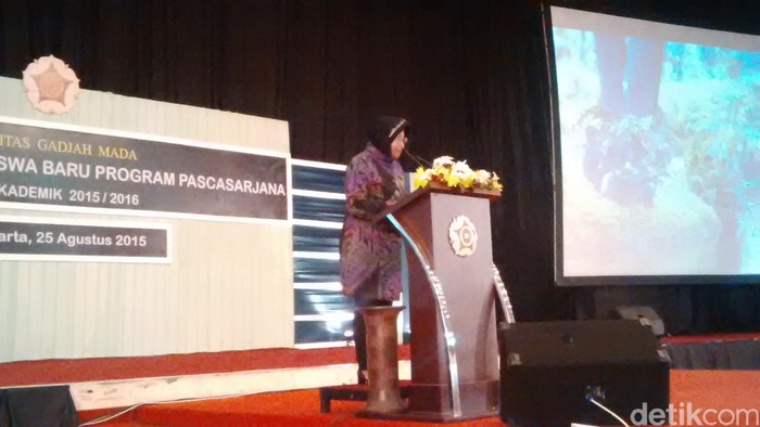 Di Depan Mahasiswa UGM, Risma Pamer Gadget yang Bisa Pantau Macet Surabaya