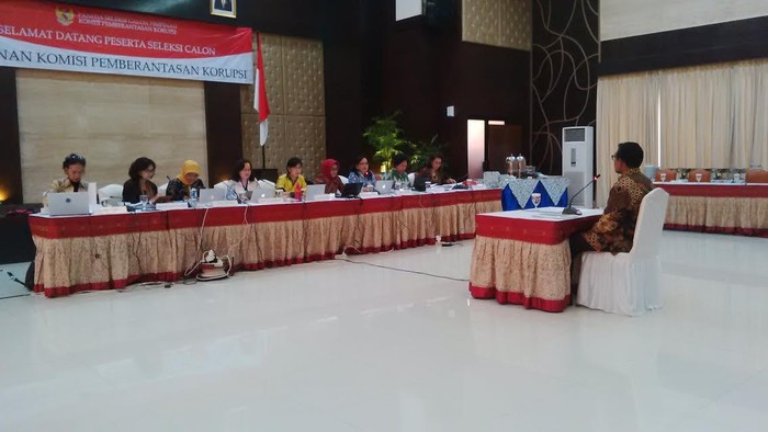 Capim KPK Giri Suprapdiono Disinggung Masalah Usia Muda dan Batu Loncatan