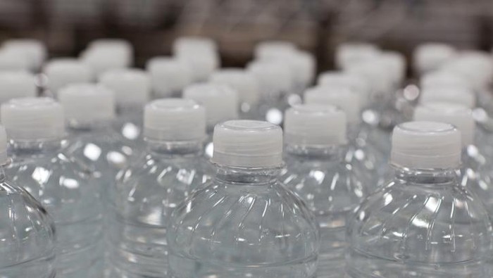 Ilustrasi botol air minum