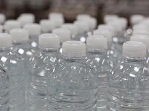 Minum Air Kedaluwarsa Bisa Berbahaya? Ini Penjelasan Menurut Sains