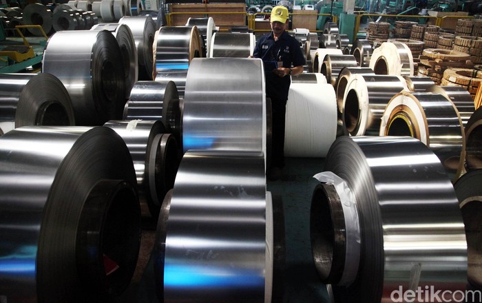 Vietnam Bebaskan Bea Masuk Ekspor Baja RI, Saham Produsen Baja Melambung