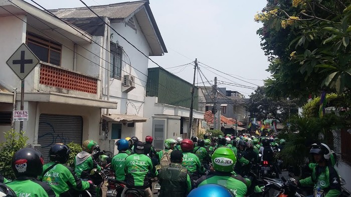Penampakan 1.000-an Go-Jek Konvoi di Tebet, Antarkan Rekannya ke Pemakaman