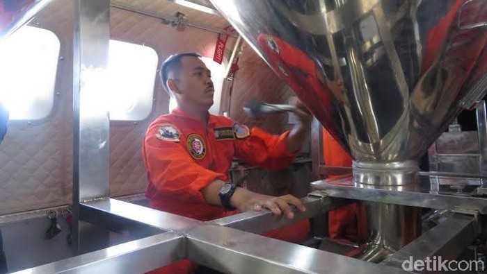 Melihat Lebih Dekat Proses Hujan Buatan untuk Atasi Kekeringan