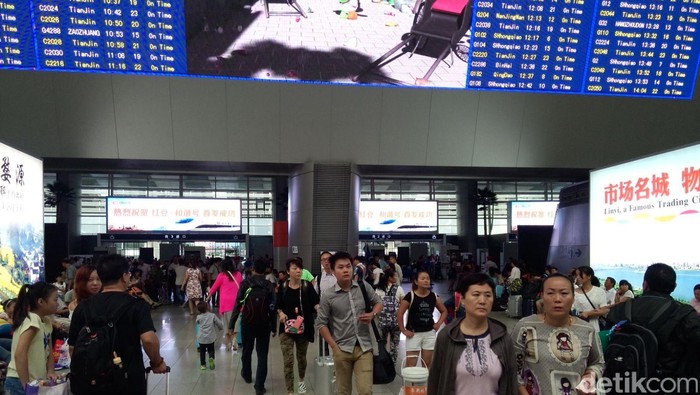 Melihat Denyut Stasiun Kereta Beijing di Pagi Hari