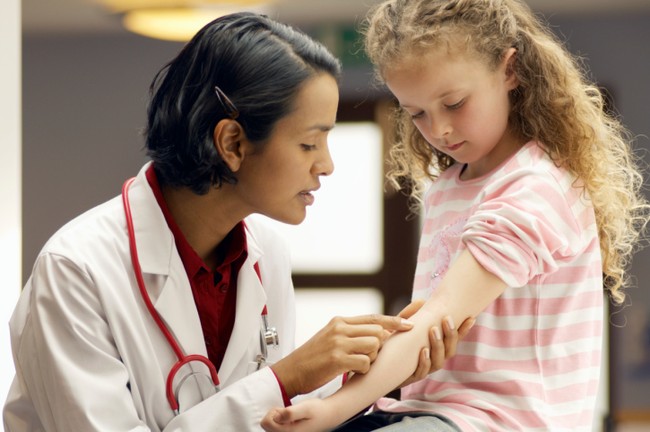 Kisah Pasien dengan Alergi-alergi Unik: Air, Udara Dingin dan Kertas